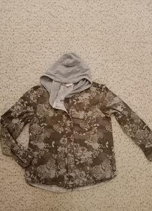 Сорочка в квітковий принт з капюшоном