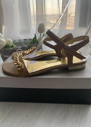 Босоножки topshop с декором цепью