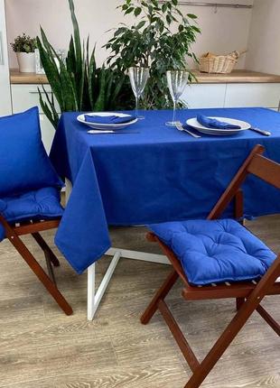 Красива ошатна синя скатертину на стіл1 фото