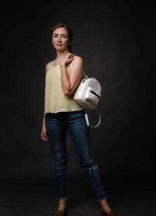 Новинка ! стильний жіночий маленький білий рюкзак трансформер для міста4 фото
