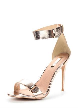 Розкішні босоніжки на високому каблуці