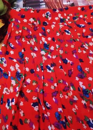 Класна шифонова якраво-червона юбка-плисе (складки) для модниц 12 нова квітковий принт2 фото