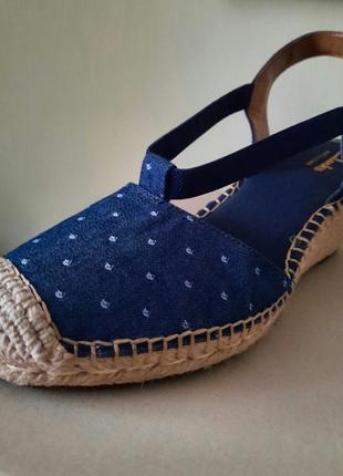 Босоножки эспадрильи clarks petrina kaelie
