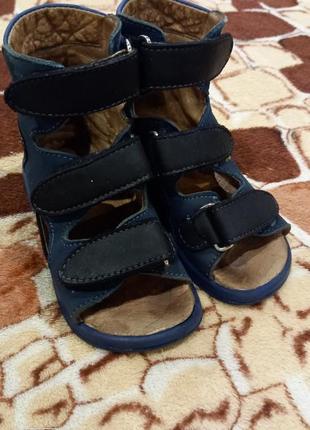 Ортопедические сандали