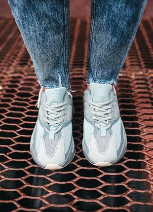 Yeezy boost 700 inertia "grey" рефлективные мужские серо голубые кроссовки унисекс / чоловічі рефлективні кросівки4 фото