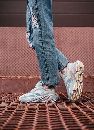 Yeezy boost 700 inertia "grey" жіночі сіро-блакитні кросівки рефлективні світловідбиваючі унісекс / жіночі кросівки рефлективні