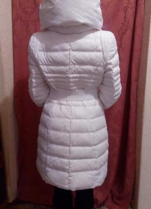 Стеганое зимнее женское пальто snowimage чисто белого цвета.2 фото