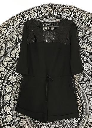 Комбінезон з короткими шортами з паєтками