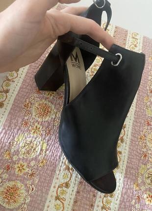 Босоножки на удобном каблуке