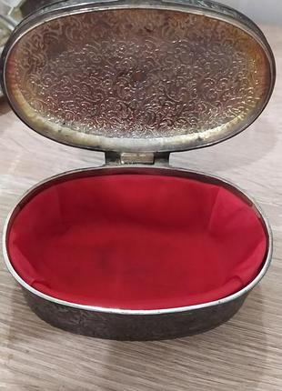 Антикварная шкатулка для украшений