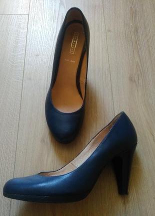Оригінал! якісні шкіряні туфлі від 5th avenue/базові туфлі темно- синього кольору/женские туфли1 фото