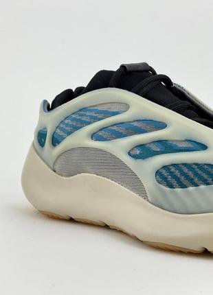 Чоловічі кросівки adidas yeezy boost 700 v3 kyanite3 фото