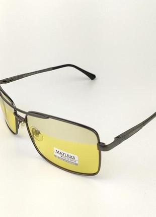 Солнцезащитные очки квадратной формы «sea» с черной металической оправой и желтой линзой4 фото