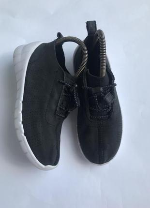 Мягкие комфортные кроссовки clarks