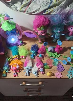 Большой набор фигурок тролли с домом и аксессуарами troll hasbro модные близнецы
розочка волосы1 фото