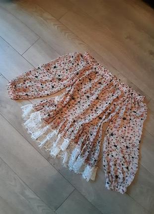 Новая ! нежнейшая блузочка в цветочный принт от бренда  mango