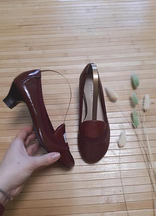 Туфлі andre