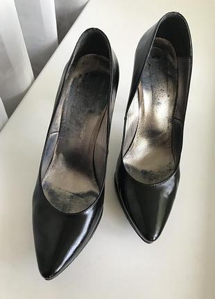 Кожаные туфли на шпильке christian louboutin