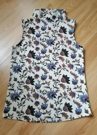 Красива блузочка з коміром-стійкою