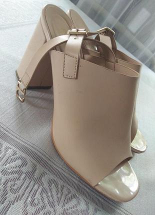 Босоножки (2 пара в подарок)!!!