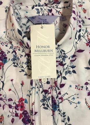 Дуже гарна і стильна брендовий блузка в квіточках.