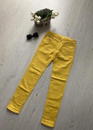 Женские яркие жёлтые джинсы denim