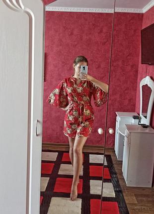 Платье с шикарным рукавом в цветочок