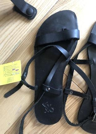 Босоніжкі нові шкіряні