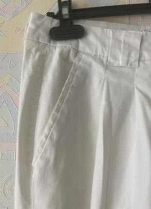 Белые котоновые брюки чиносы с защипами chino-pants bps4 фото