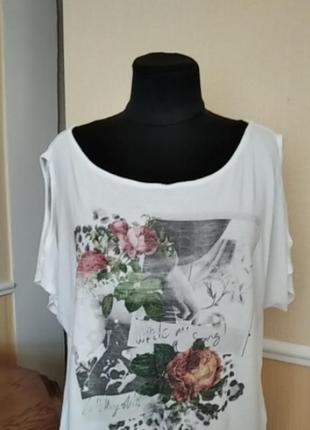 Футболка с открытыми плечами из вискозы.