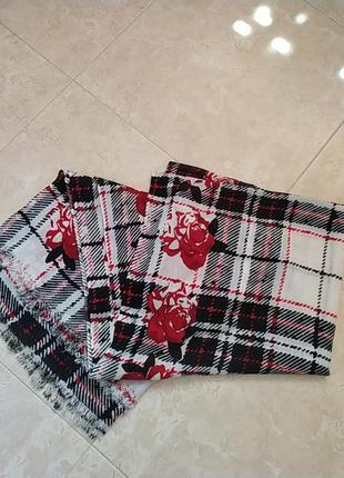 Шарф палантин в клетку с розами