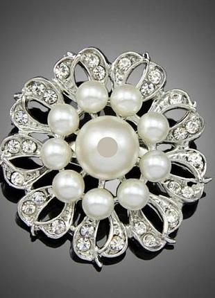 Роскошная царская брошь в стразах с крупным и мелким жемчугом под белое золото серебро