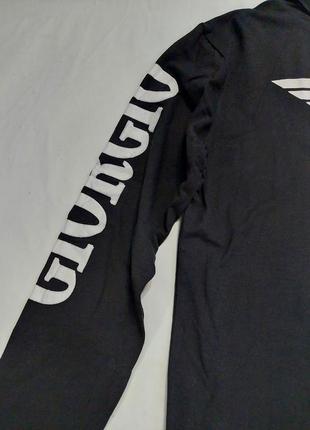 Черный лонгслив с большим логотипом 3