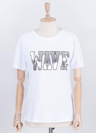 Стильна біла футболка з написом