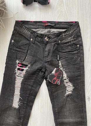 Стильные рваные джинсы sarah chole италия2 фото