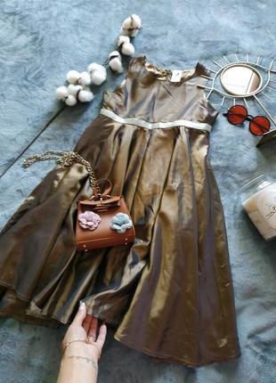 Красивое нарядное платье