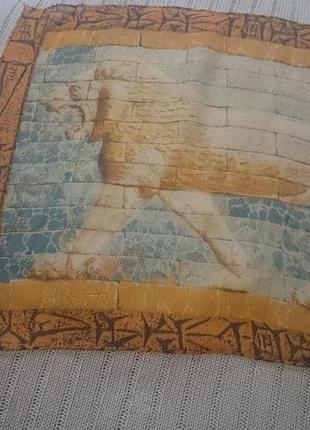 Легкий шарфик в египетских мотивах с изображением двух львов3 фото