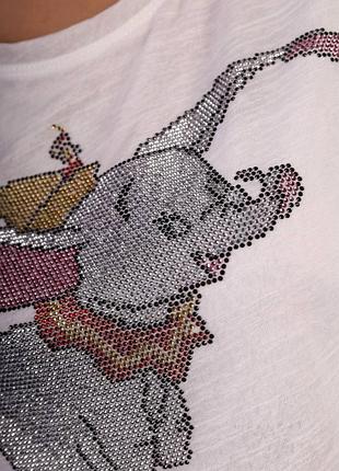 Легенькі футболки зі стразами слоник бембі🐘🐘🐘

білий