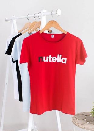 Стильна червона футболка з написом