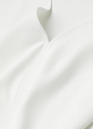 Белая блузка h&m с треугольным вырезом2 фото