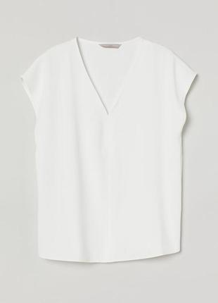 Белая блузка h&m с треугольным вырезом
