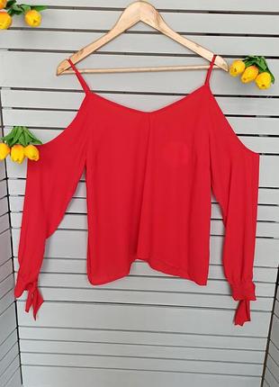 Блузка с открытыми плечами