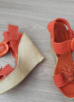 Супер модные, красивые, легкие и удобные кораллового цвета босоножки. кожаные, bi.o1 фото