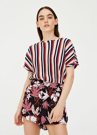 Шорти в квітковий принт на еластичному поясі pull & bear