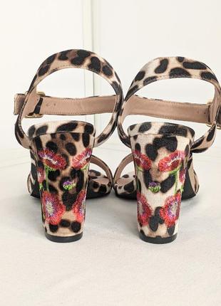 Красивые босоножки на каблуке от американского бренда2 фото
