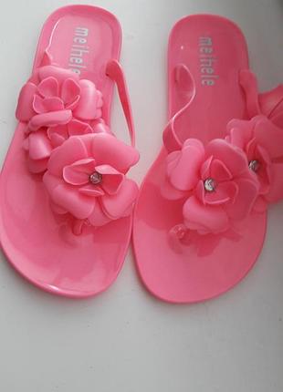 Супер красивые, оригинальные шлепанцы розового цвета. meihele