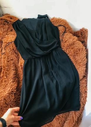 Маленьке чорне плаття