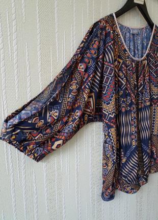 Красивая кофта батал блузка с открытыми плечами и рукавами принт геометрия от бренда  wallis2 фото