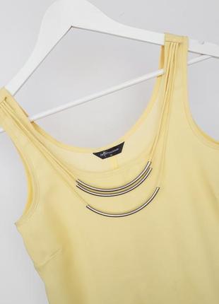 Желтая блуза из плотного шифона блуза без рукавов желтая блузка с пришитым ожерельем3 фото