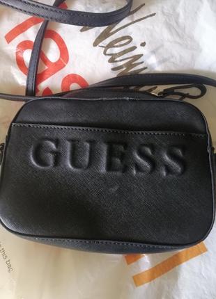 Актуальна сумочка guess